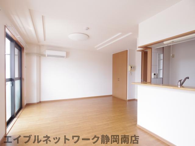 GRANDIRの居間写真