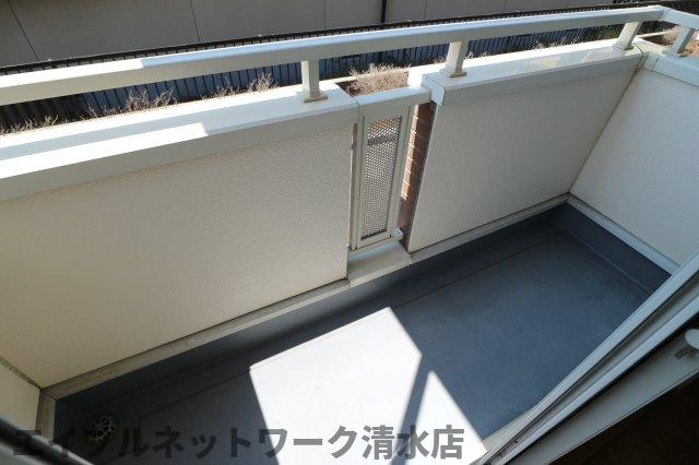 バルコニー　お洗濯にも便利なバルコニー付き