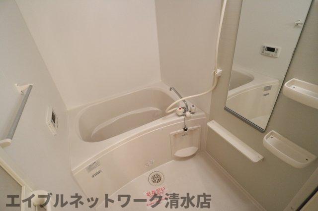 バス・シャワールーム　落ち着いた空間のお風呂です