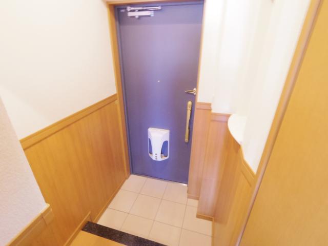 玄関　収納もある玄関です