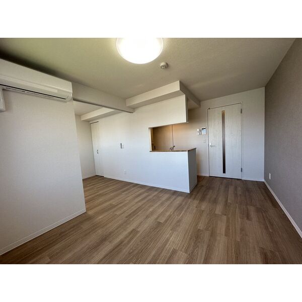 居室・リビング　配置がしやすい広いリビングルーム♪