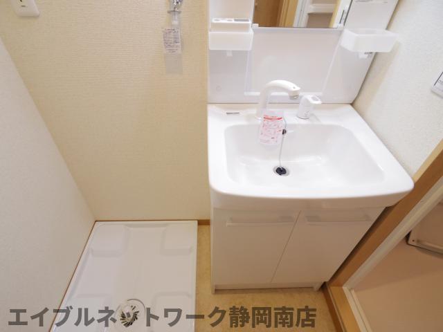 洗面設備　スペースが確保できる洗面所です