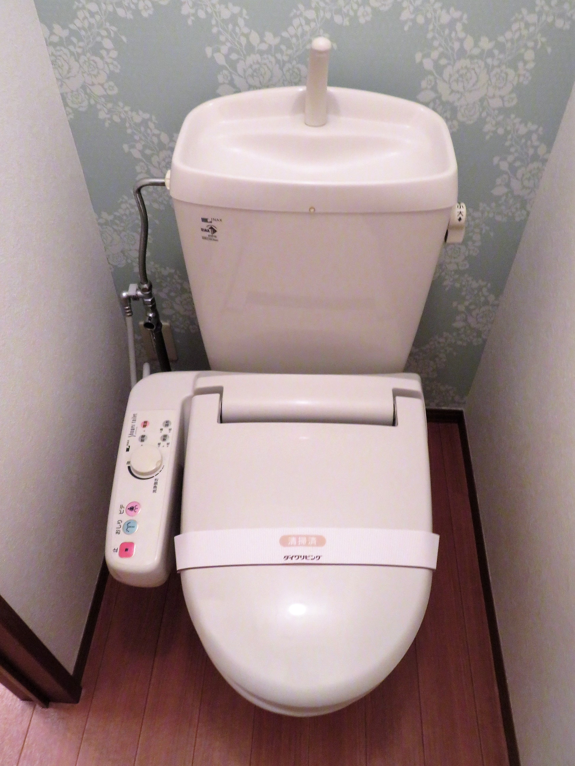 トイレ　ウォシュレット付きトイレ。