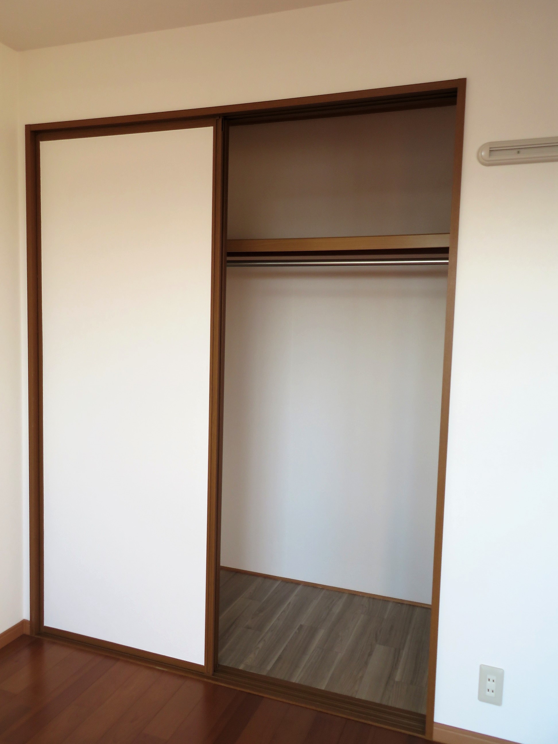 収納　各居室に収納があり便利です。