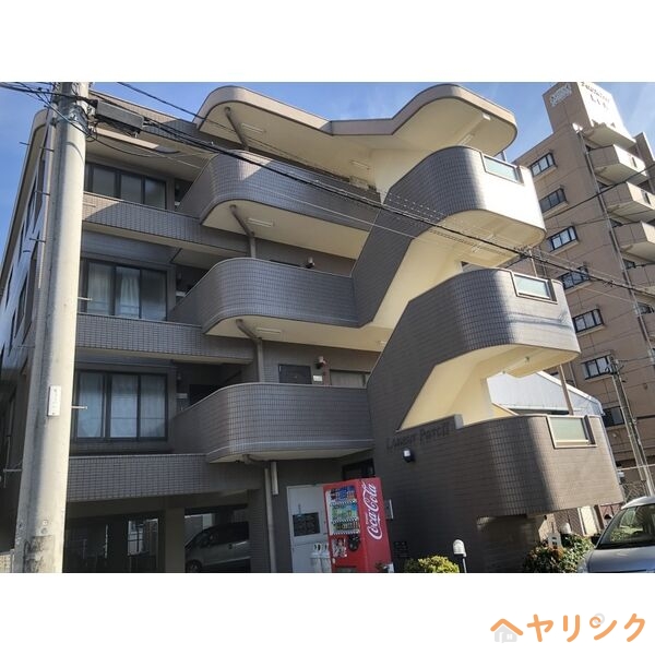 【名古屋市守山区藪田町のマンションのエントランス】