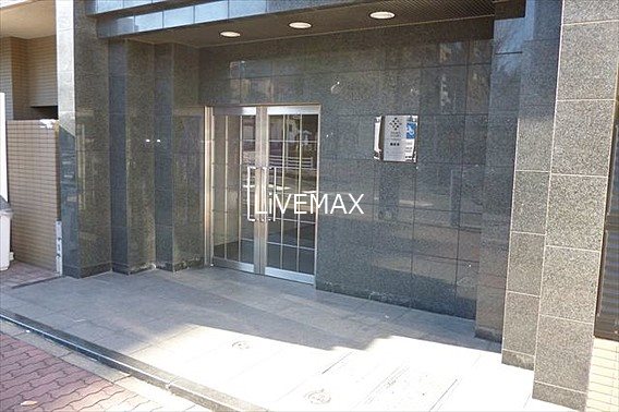 エントランス　家具家電付きセットアップ賃貸