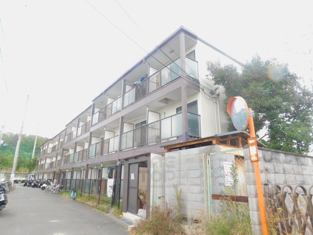 茨木市安威のアパートの建物外観