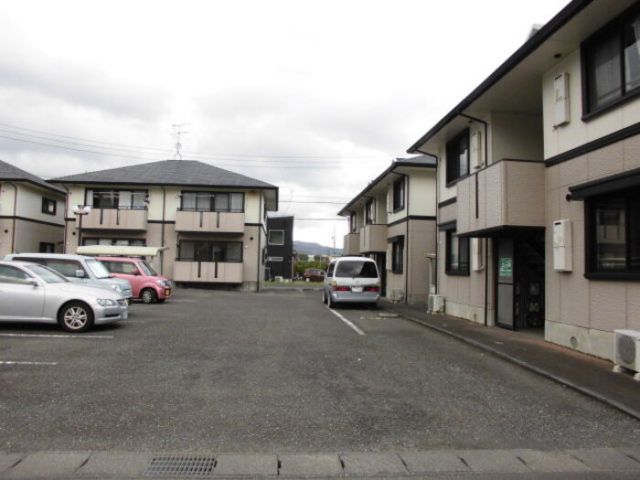 静岡市清水区押切のアパートの建物外観