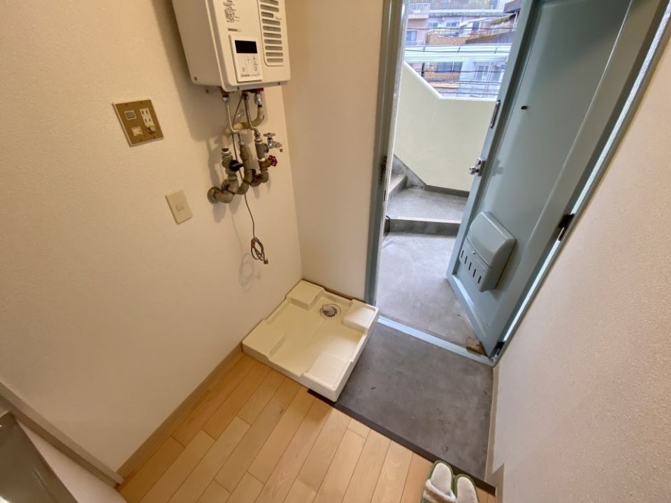 玄関　玄関の色が雰囲気があります。