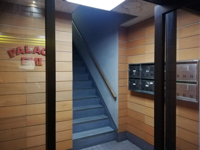 エントランス　エントランスには各室ポストを設置。