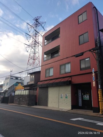 建物外観　ドン・キホーテ枚方店の間迎え遠くからでも目立つビルです。