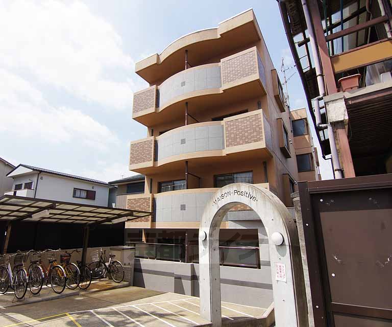 京都市伏見区京町南８丁目のマンションの建物外観