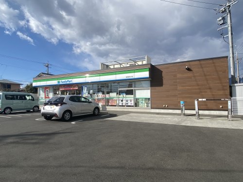 コンビニ　ファミリーマート 静岡瀬名川店（コンビニ）まで302m