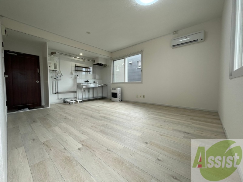 居室・リビング　リビングです。白を基調としていてお部屋全体が明るいですね！