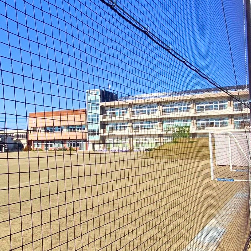 【グランパレスロココ2号館の小学校】