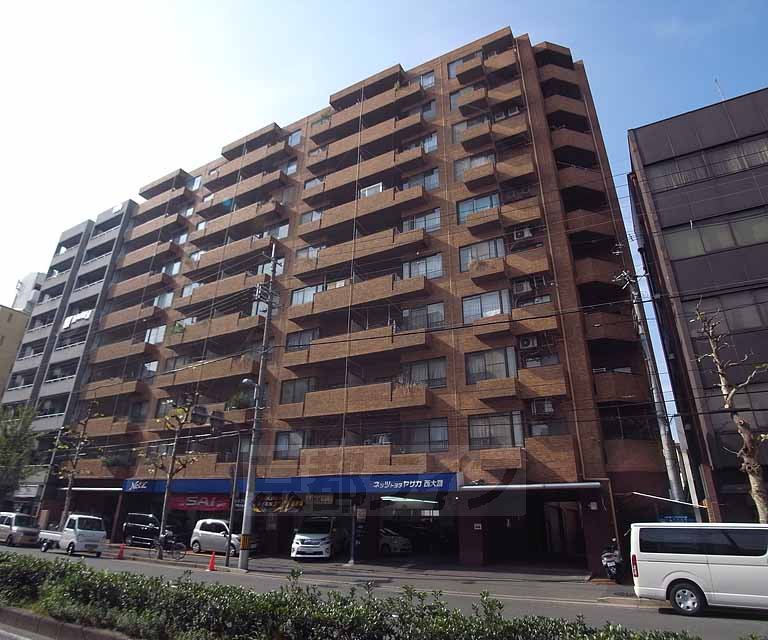 京都市下京区七条御所ノ内北町のマンションの建物外観