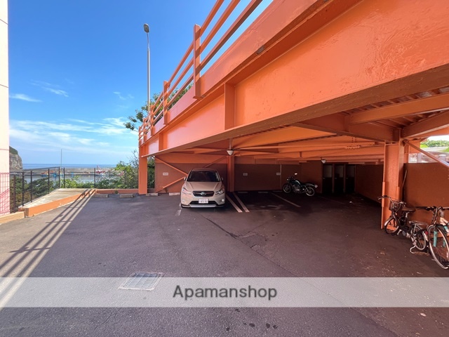 駐車場　ロビー