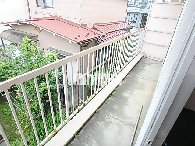 バルコニー　晴れた日は外に洗濯物を干せます。