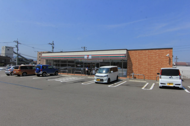 コンビニ　セブンイレブン　松山来住町店（コンビニ）まで500m