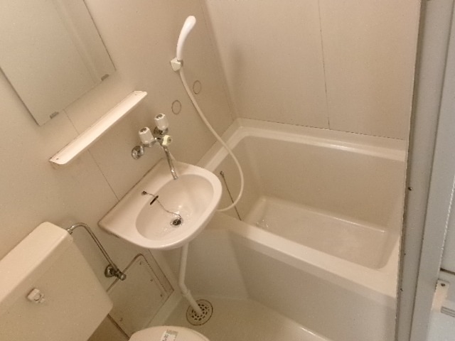 トイレ　※他号室の参考写真となります