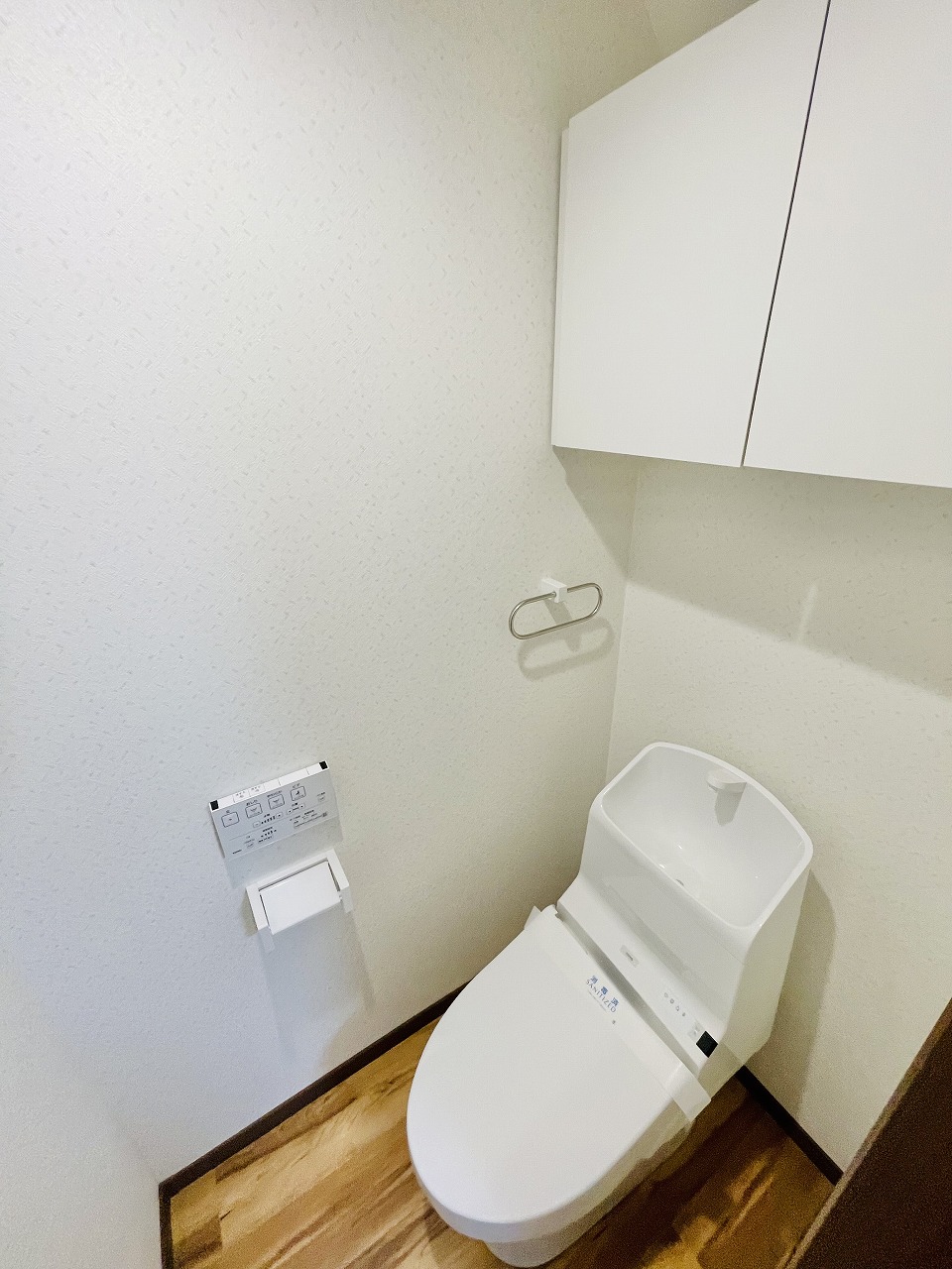 地下鉄西神・山手線 長田駅 徒歩3分 2階建 築8年のトイレ写真