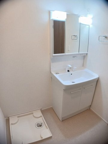 洗面設備　スペースが確保できる洗面所です