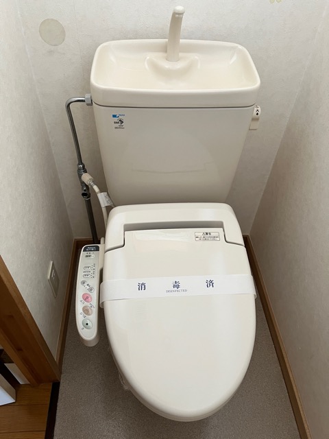 トイレ　温水洗浄便座