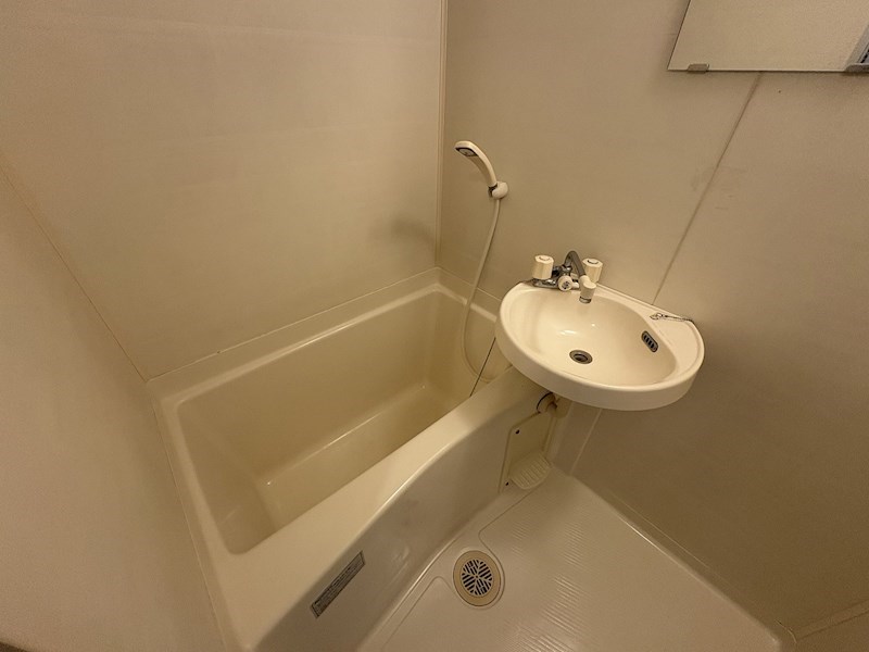 バス・シャワールーム　清潔感のあるお風呂で一日の疲れを癒しましょう。