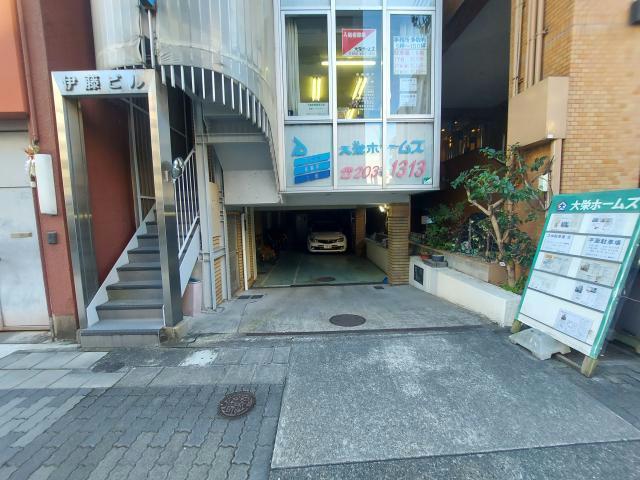 【名古屋市中区丸の内のマンションのエントランス】