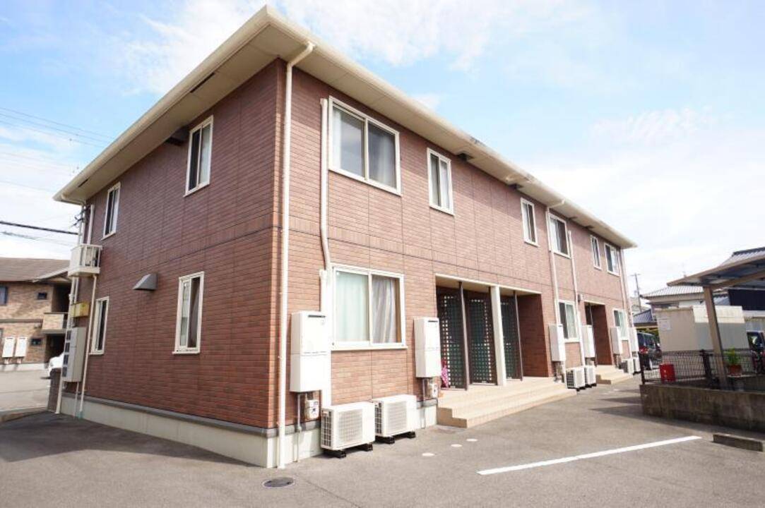 松山市堀江町のアパートの建物外観