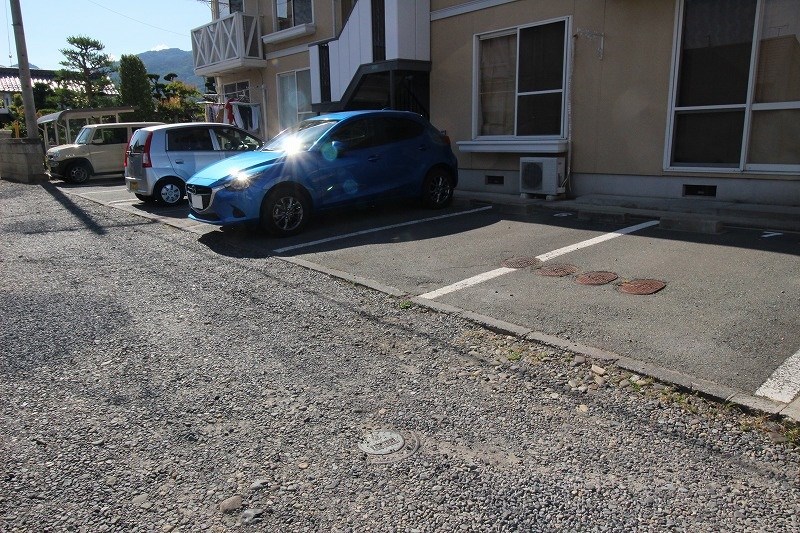 【長野市吉田のアパートの駐車場】