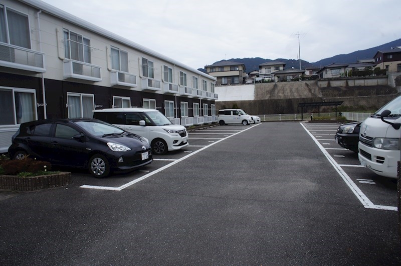 【糟屋郡須惠町大字須惠のアパートの駐車場】