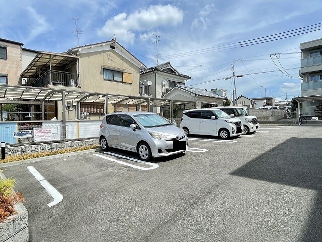 【グラン　シャルムの駐車場】