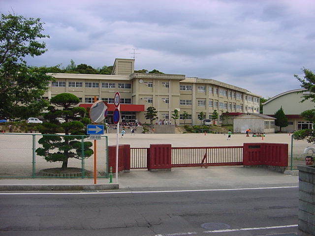 小学校　大村市立小学校 旭が丘小学校（小学校）まで548m