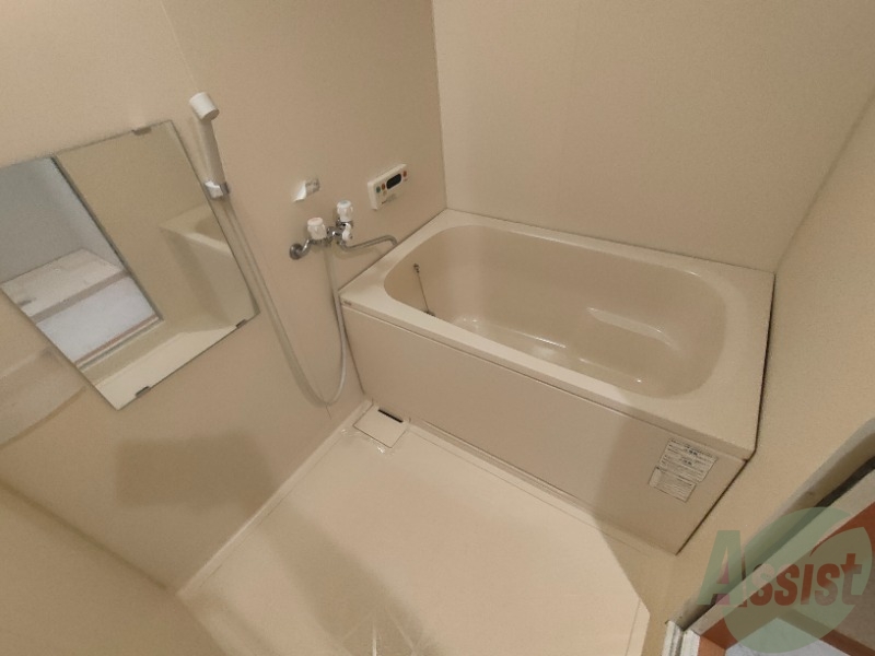 バス・シャワールーム　広い浴槽のある浴室。一日の疲れも癒せそう。