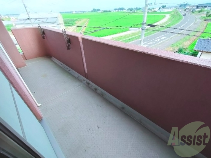 バルコニー　バルコニーが広い～！洗濯物が干しやすいですね！