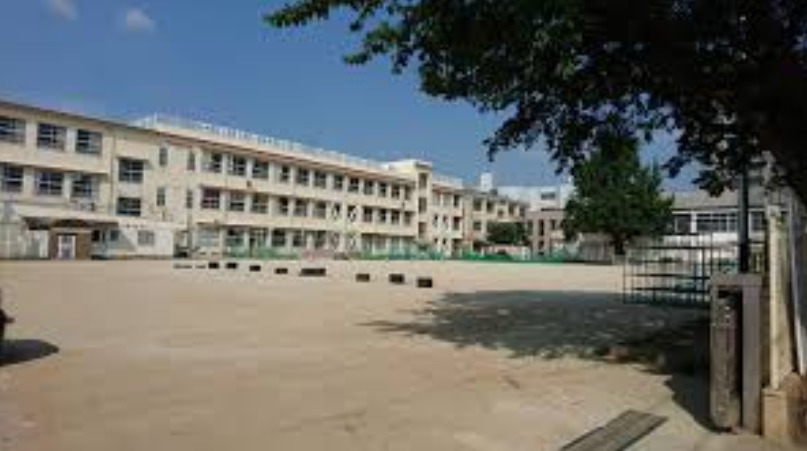 小学校　荘島小学校（小学校）まで504m