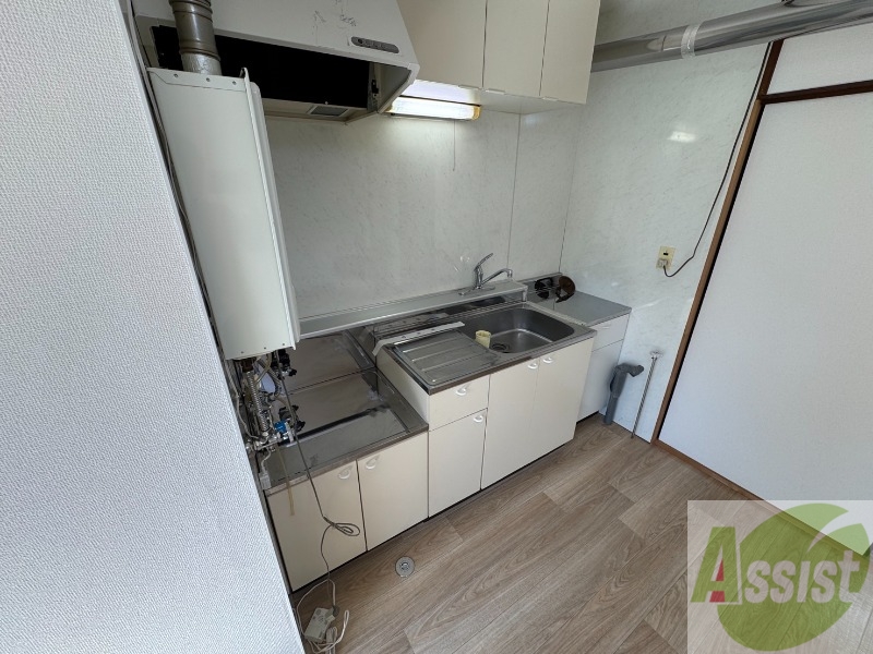 キッチン　キッチンです。ご自身でコンロを設置していただけます。