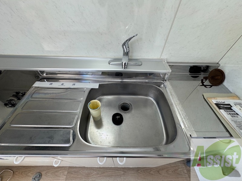 洗面設備　キッチンのシンクはピカピカで掃除意欲が湧いてきそう！