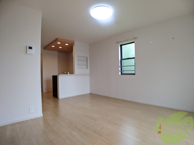 その他部屋・スペース　フローリングなので、お掃除がし易そうですね。