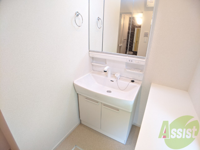 洗面設備　独立洗面台が付いてます。人気の設備です。