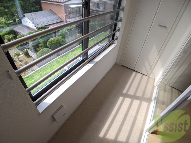 バルコニー　サンルームです。洗濯物を干したり、観葉植物を置いたり。