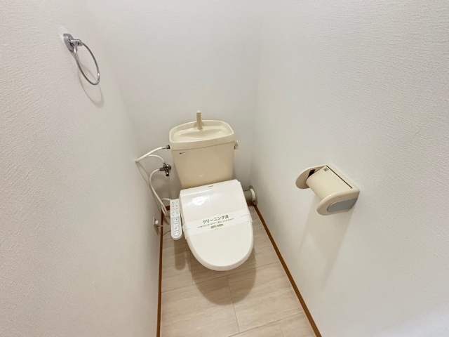 トイレ　温水洗浄便座付きのトイレです