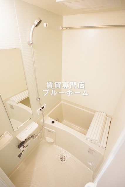 バス・シャワールーム　浴室乾燥機付きのお風呂！