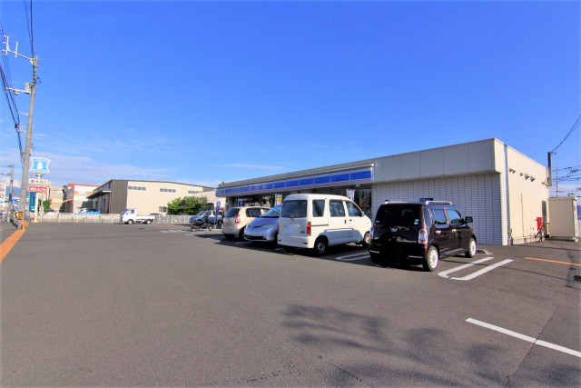 コンビニ　ローソン松山平井町店（コンビニ）まで400m