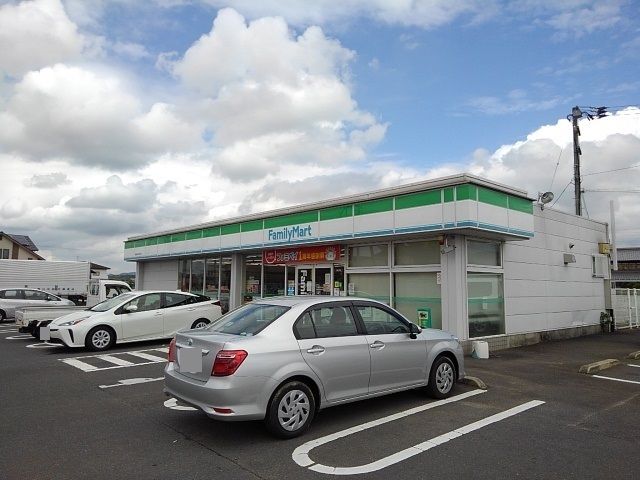 コンビニ　ファミリーマート観音寺中田井店（コンビニ）まで900m