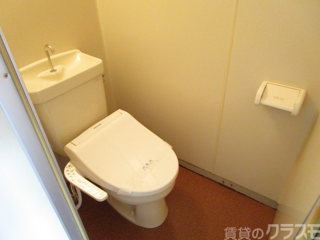 トイレ　冬場も安心の温水洗浄便座です！