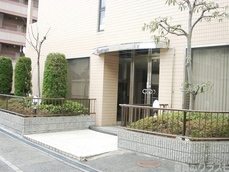 エントランス　クールなエントランスですね。