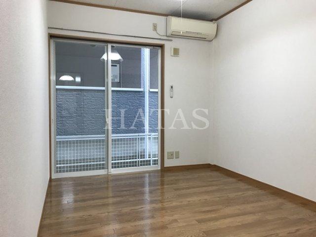 居室・リビング　同物件別部屋