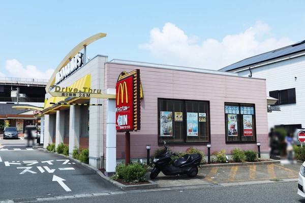 飲食店　マクドナルド42号田辺バイパス店（飲食店）まで780m